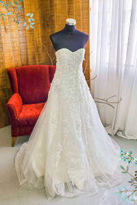 412W01 MM 3D Floral A Line Ellie Saab a Wedding Dress Rental Malaysia