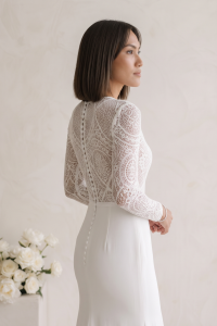 211BY10W03 Isabelle LS Sheath Crepe Scallop top Model 6
